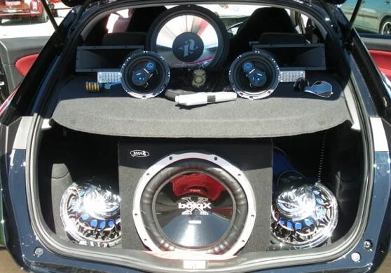 Por qué los parlantes del auto suenan más bajo y cómo solucionarlo 1 sonido del auto 1